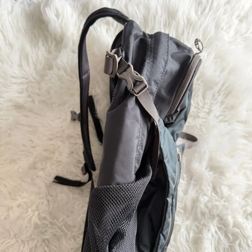 Osprey Daylite Plus Backpack in Black featuring a front stash pocket - Picture 4 of 14